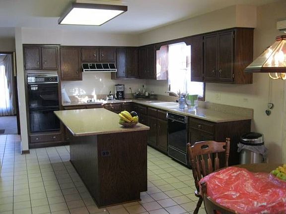 4th image of 1055 Knollwood Ln