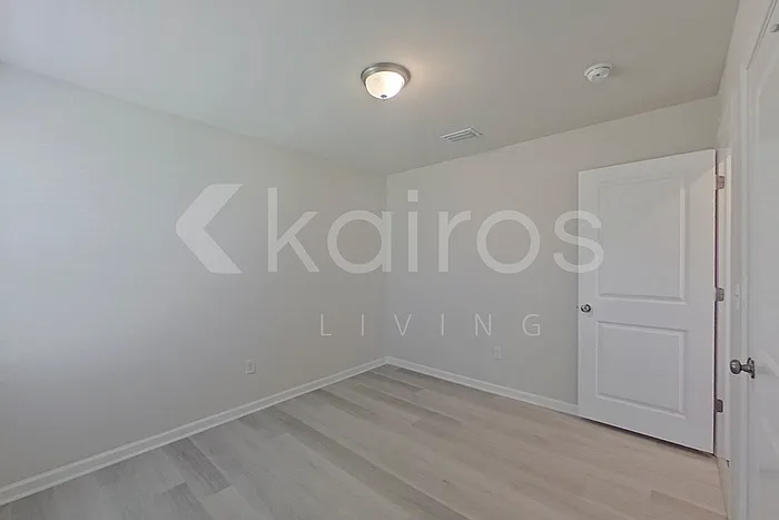 880 Whispering Creek Ave — Photo 10