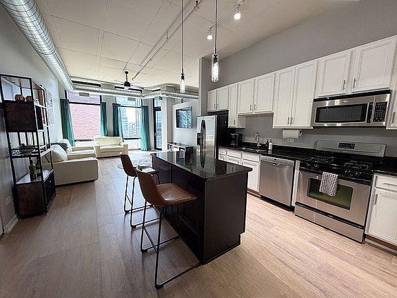 5th image of 740 W Fulton St APT 1112
