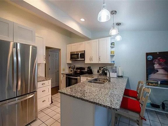 5th image of 7704 Blackford Dr