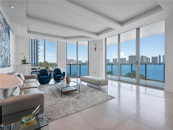 3rd image of 1711 Biscayne Blvd #309