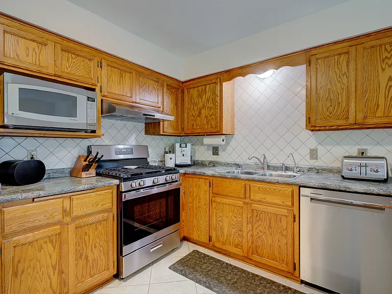 S79W17090 Pamela Ct — Photo 30
