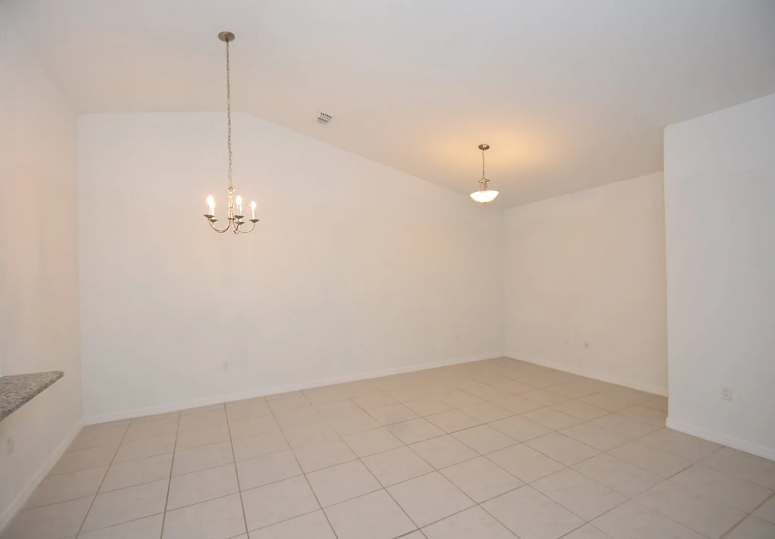 3 bed, 2.0 bath, 1215 sqft, $1,695 — Photo 3