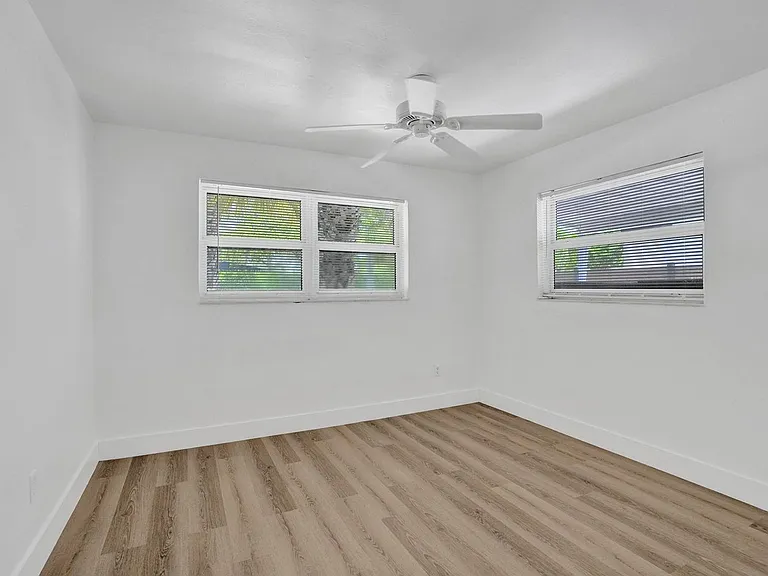 2020 NE 15th Ave — Photo 15