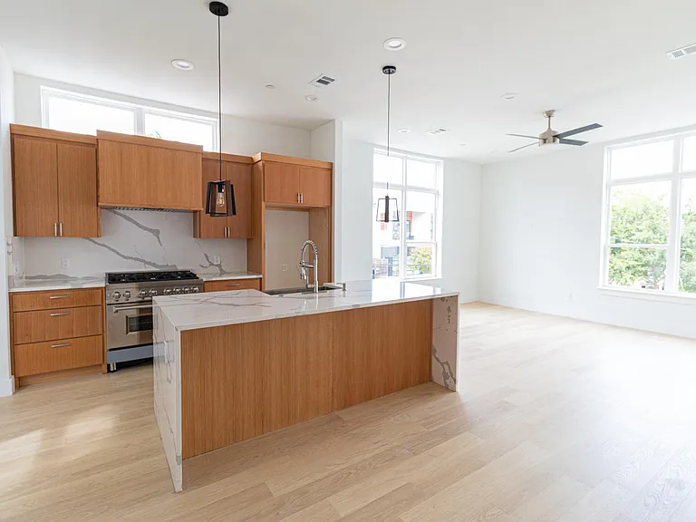 4210 Roseland Ave #101 — Photo 15