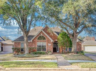 7111 Glenwood Dr, Sugar Land, TX 77479