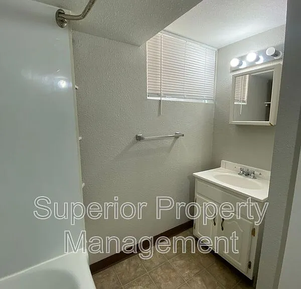 1011 W 29th St — Photo 11