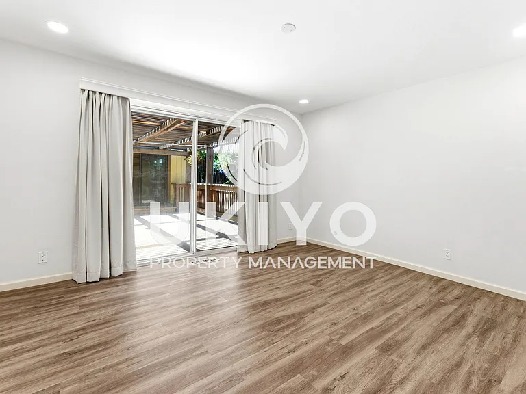 645 Keith Ct — Photo 40