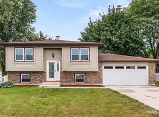 773 Michigan Ave, South Elgin, IL 60177