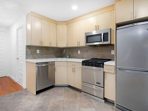 4th image of 145 W 21st St APT 1