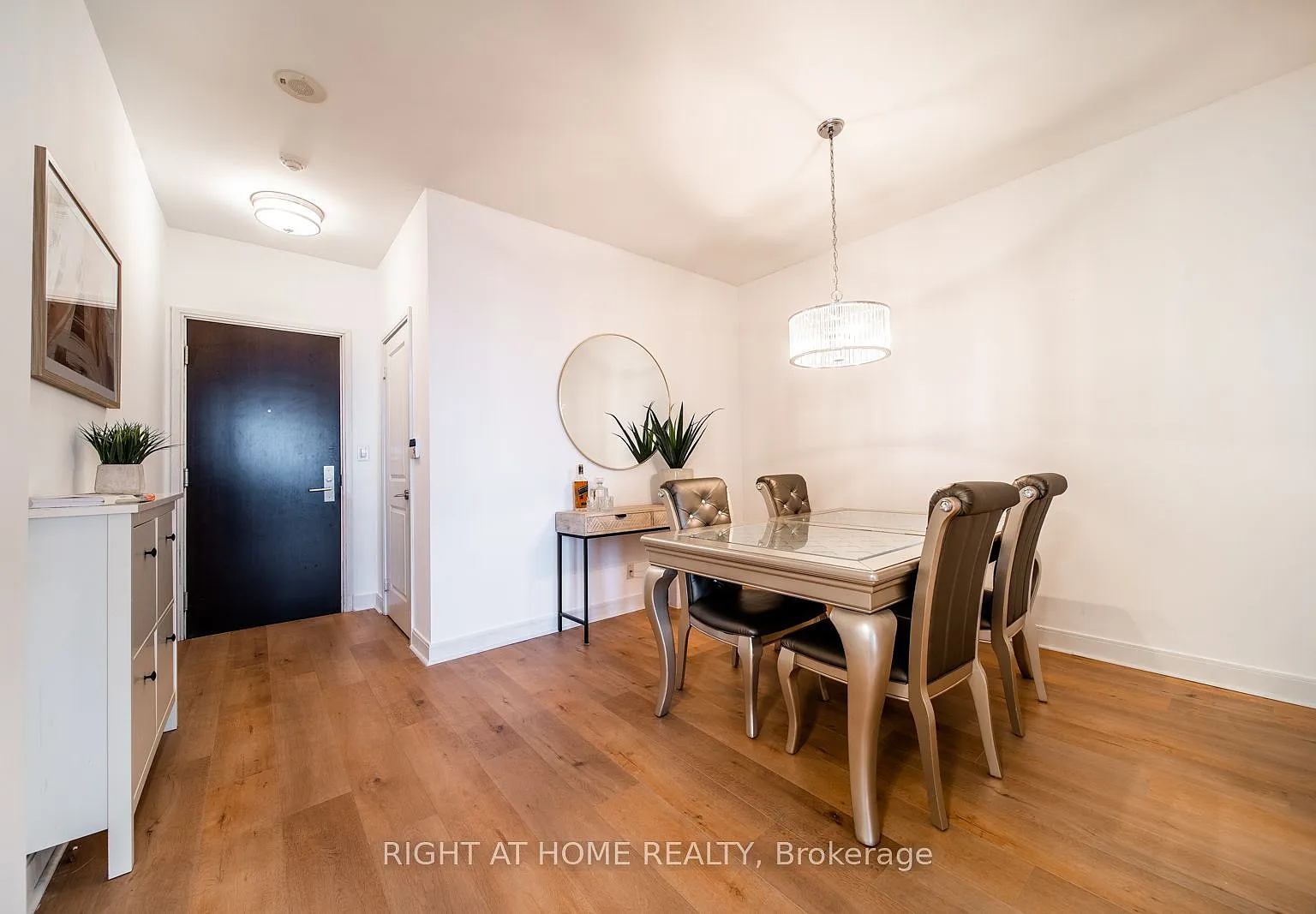3 bed, $4,000 — Photo 2