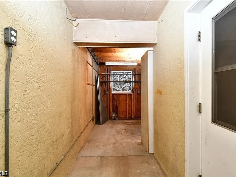 9 Park Lane Cir — Photo 14