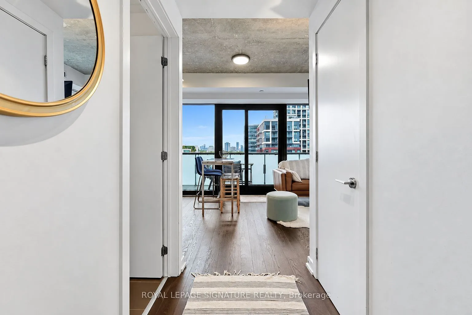 King Charlotte Condos — Photo 3