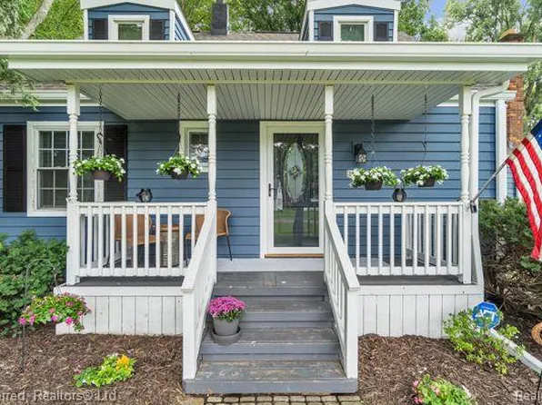 18400 Brentwood St, Livonia, MI 48152