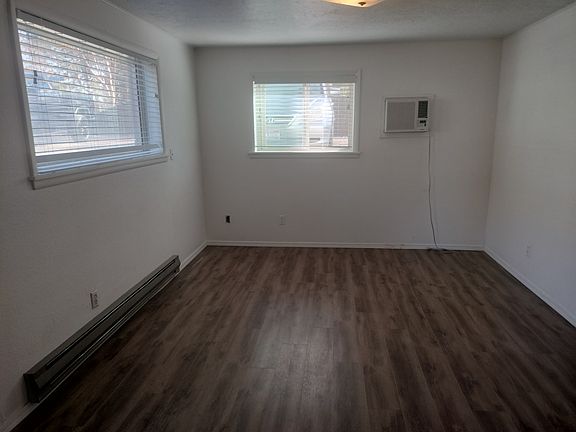2nd image of 419 SW Paiute St #C