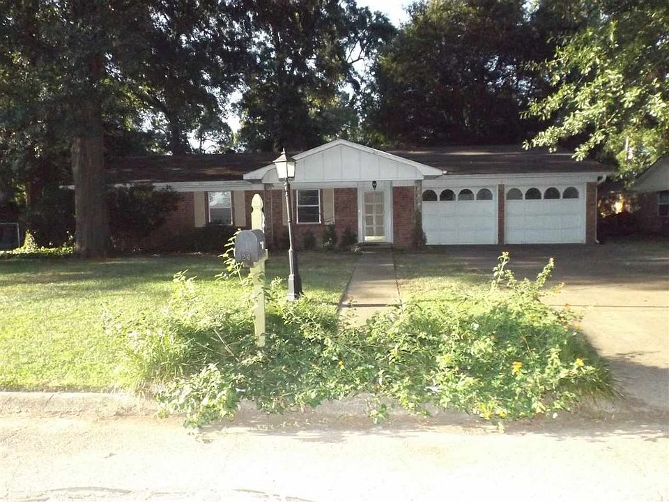 1st image of 20 Broadmoor Dr