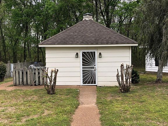 Laundry cottage. Free usage of washers and dryers.