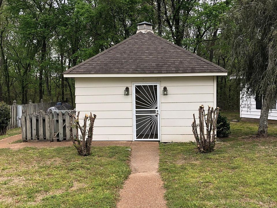 Laundry cottage. Free usage of washers and dryers.