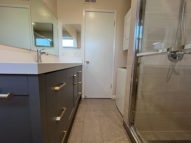 979 Ponderosa Ave #D — Photo 2