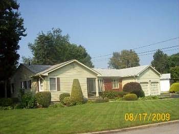 1st image of 204 Sweetbriar Dr