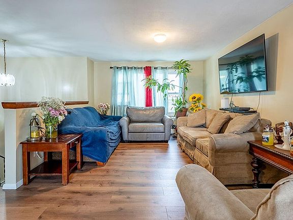 5th image of 81 Petteys Ave