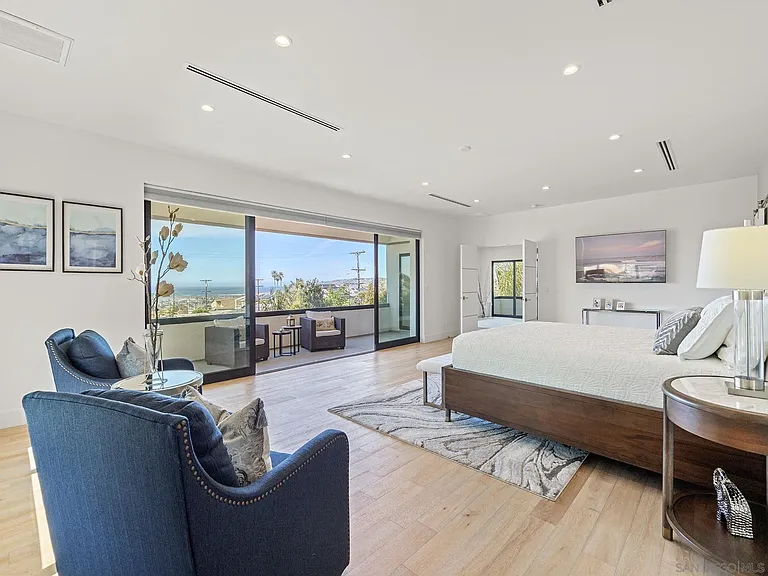 4386 Newport Ave — Photo 24