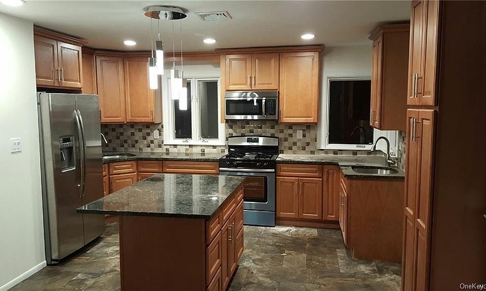 1st image of 12 Hearthston Ln