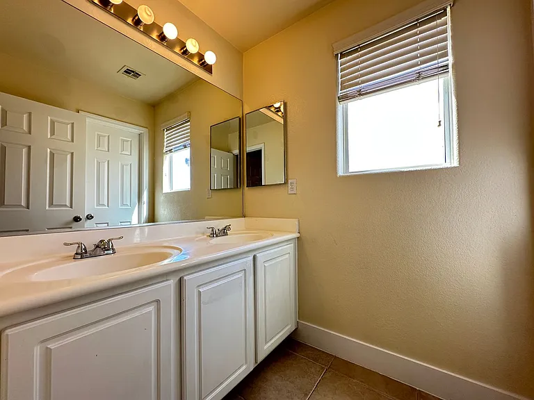 5640 Woods Crossing St — Photo 18