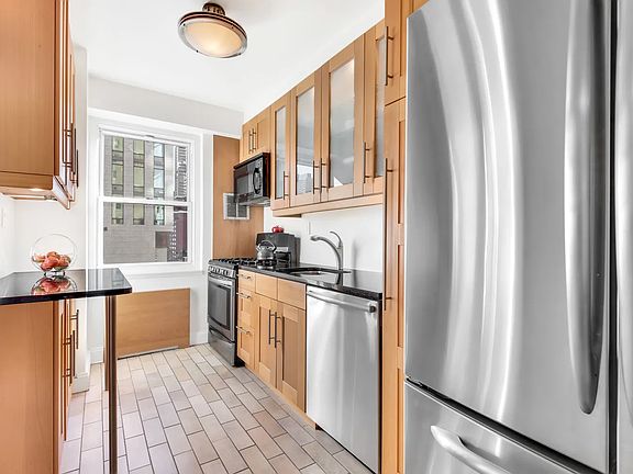 3rd image of 205 E 63rd St APT 10D