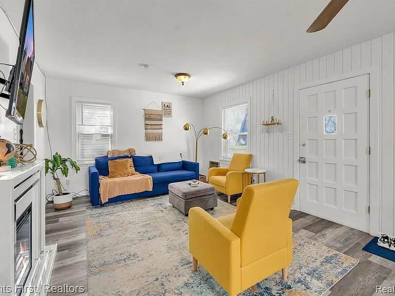 24047 Stanford St — Photo 6