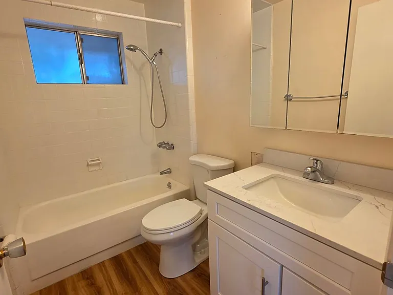 Juana Ave-475 — Photo 12