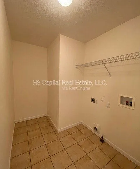 55 Crimson Ct #B — Photo 7
