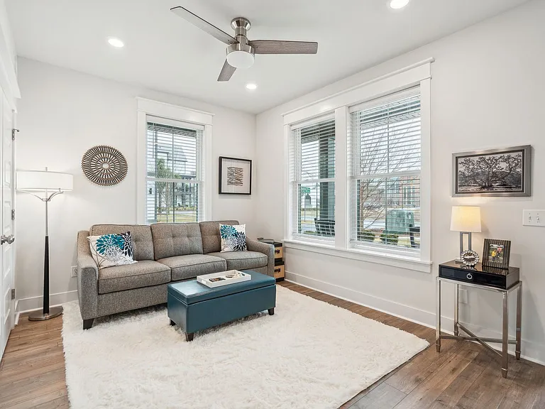 1610 Florentia St — Photo 34