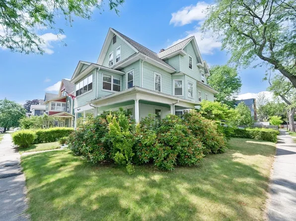 96 Garfield St, Springfield, MA 01108