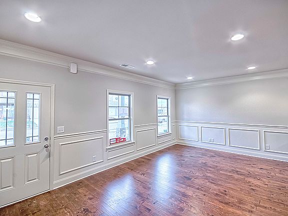 Living Room / Front Door