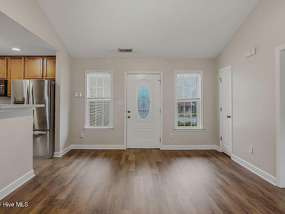 3rd image of 406 Jasmine Lane
