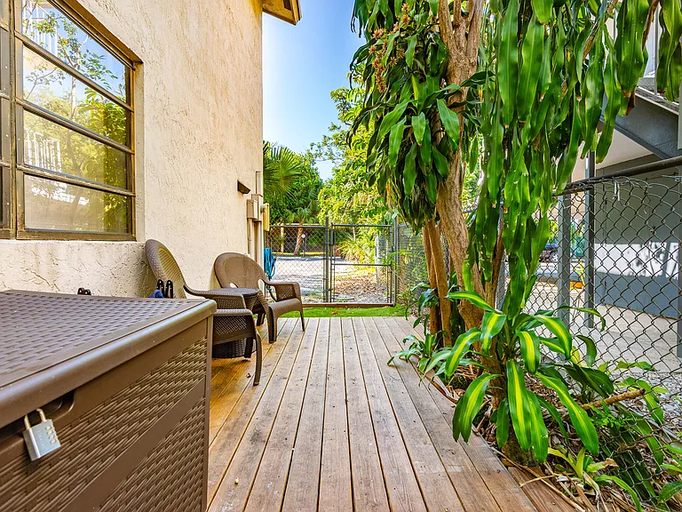 740 SE 1st Way #101 — Photo 33