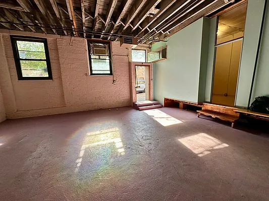 Rented by R New York | media 6