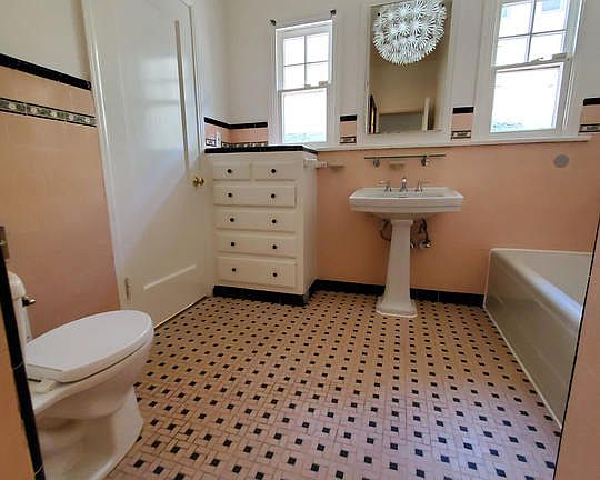 4th image of 326 N Orange Dr #1