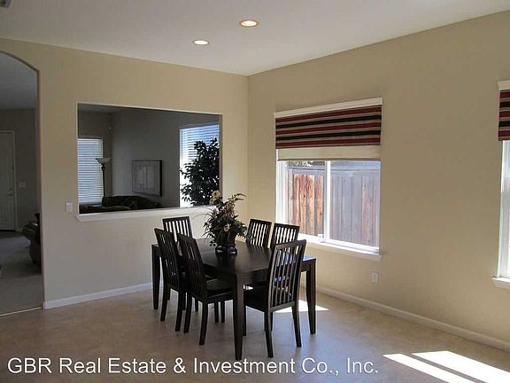 4th image of 1004 Cameron Dr
