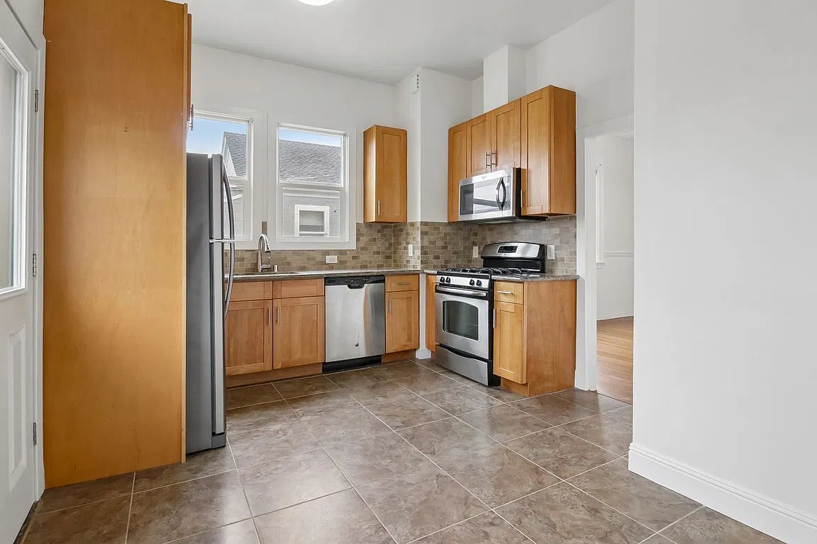 2 bed, 870 sqft, $4,200 — Photo 4