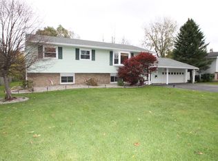 61 Daunton Dr, Rochester, NY 14624