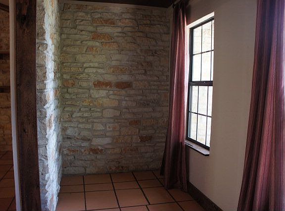 5th image of 830 Crest Circle Dr