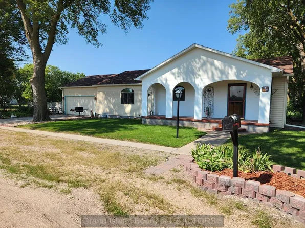 804 Curtis St, Grand Island, NE 68803