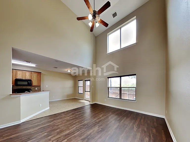 3706 Boxwood Dr — Photo 7