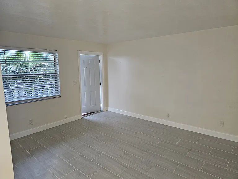 2105 Miami Rd #6 — Photo 13