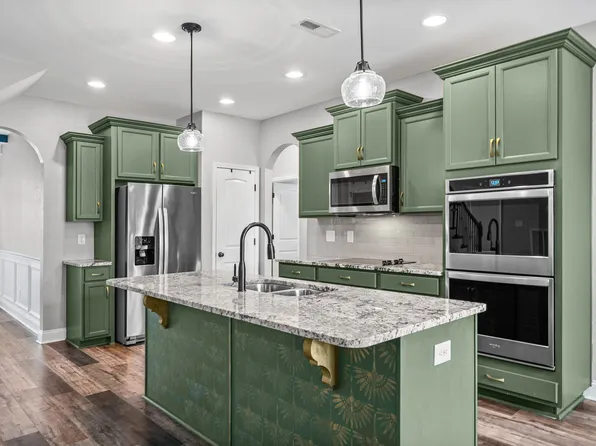 525 Bowden Dr, Clarksville, TN 37043