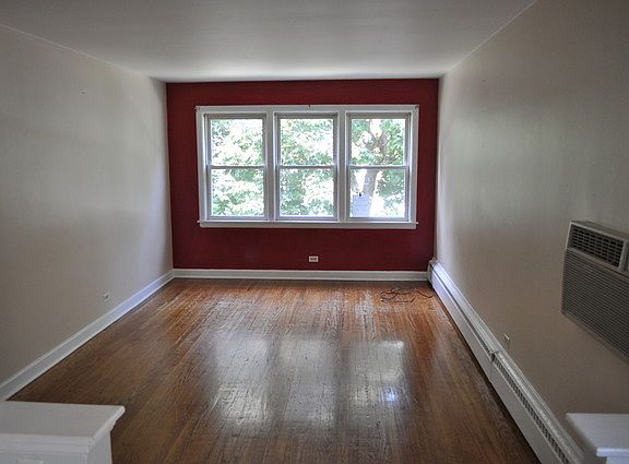 3rd image of 2739 W Summerdale Ave