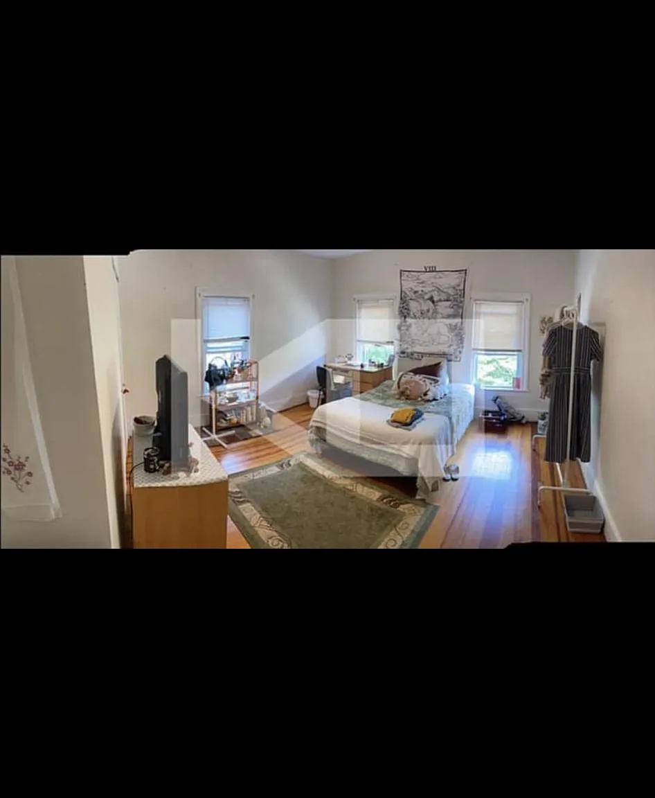 6 bed, 2335 sqft, $4,200 — Photo 4