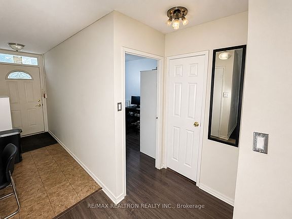 5th image of 125 Leeward Glenway #112